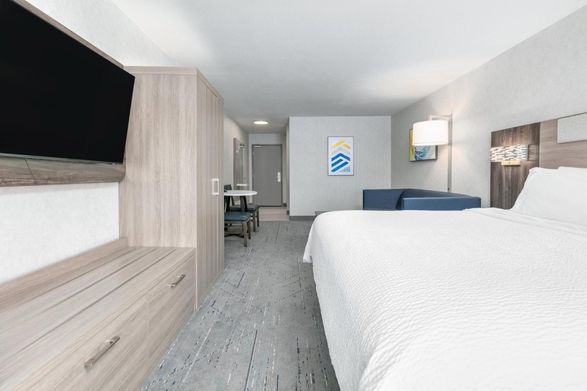 Express And By Ihg Valparaiso