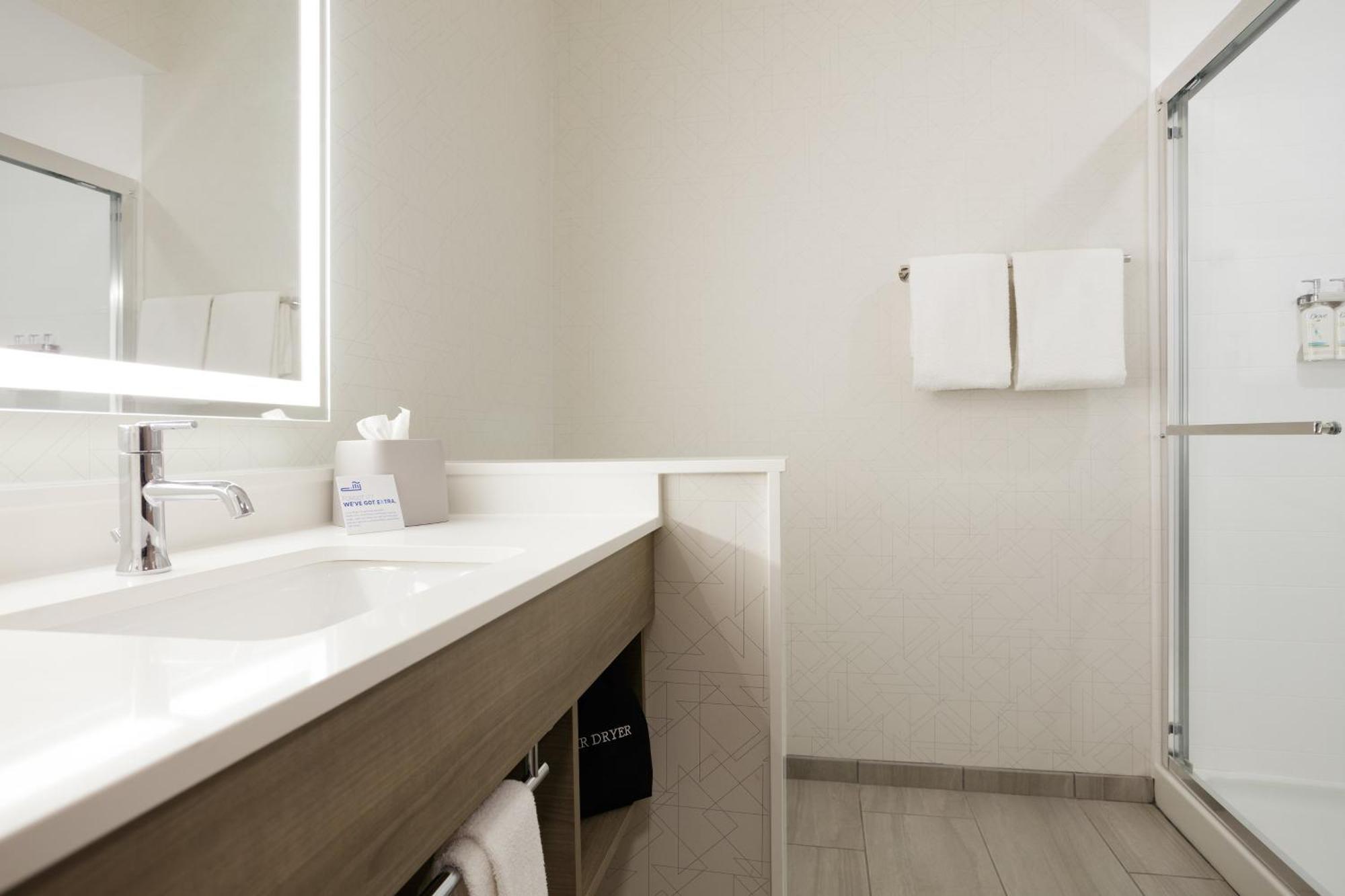 Express Hotel&suites Hotel